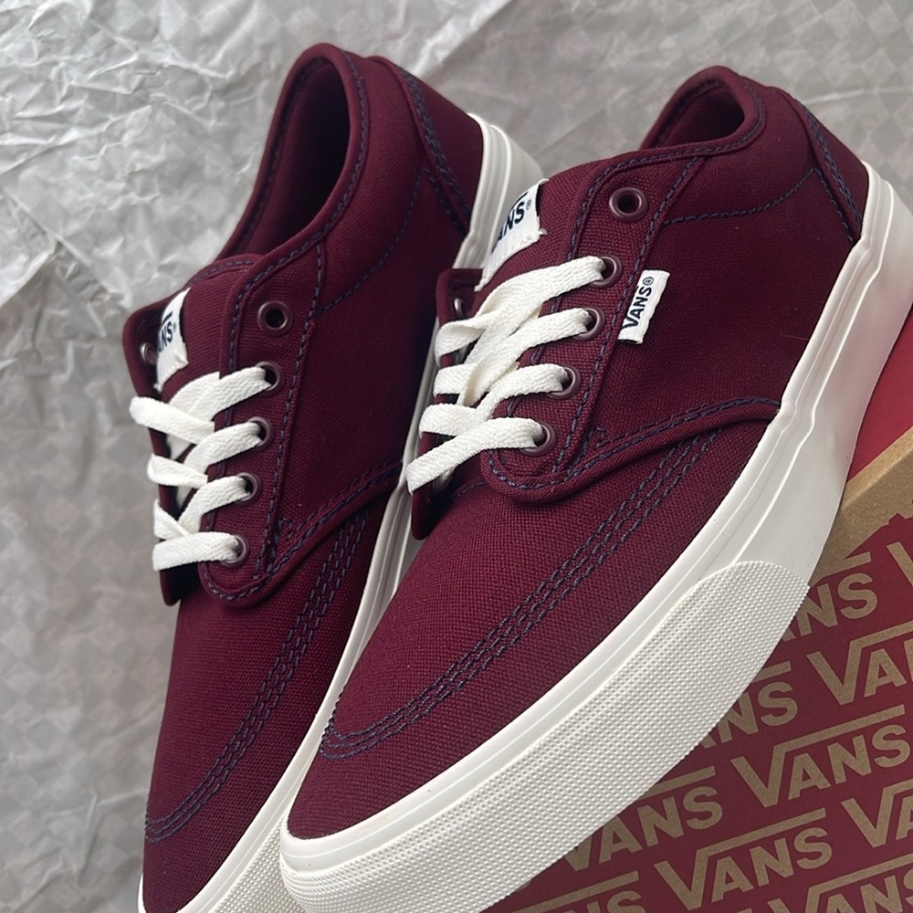 Vans Men's Burgundy Canvas Sneakers Atwood
Outdoor Port Rovale
VN000CX84QU - Picture 6 of 16